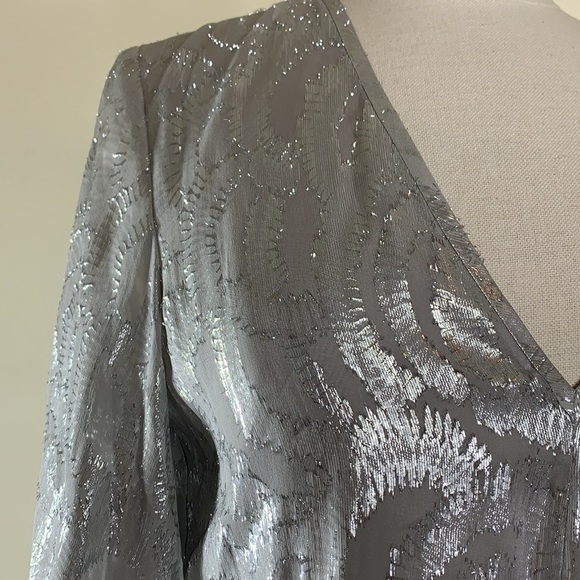 Ariel Metallic Top In Pale Steel/silver size small NWT - Picture 7 of 17